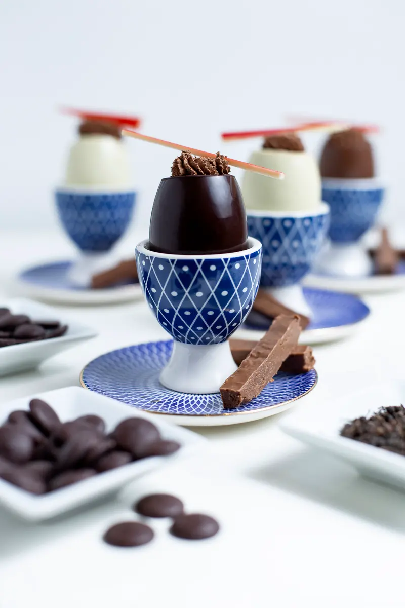 Mousse au chocolat de Madagascar au poivre sauvage et ses mouillettes au praliné croustillant