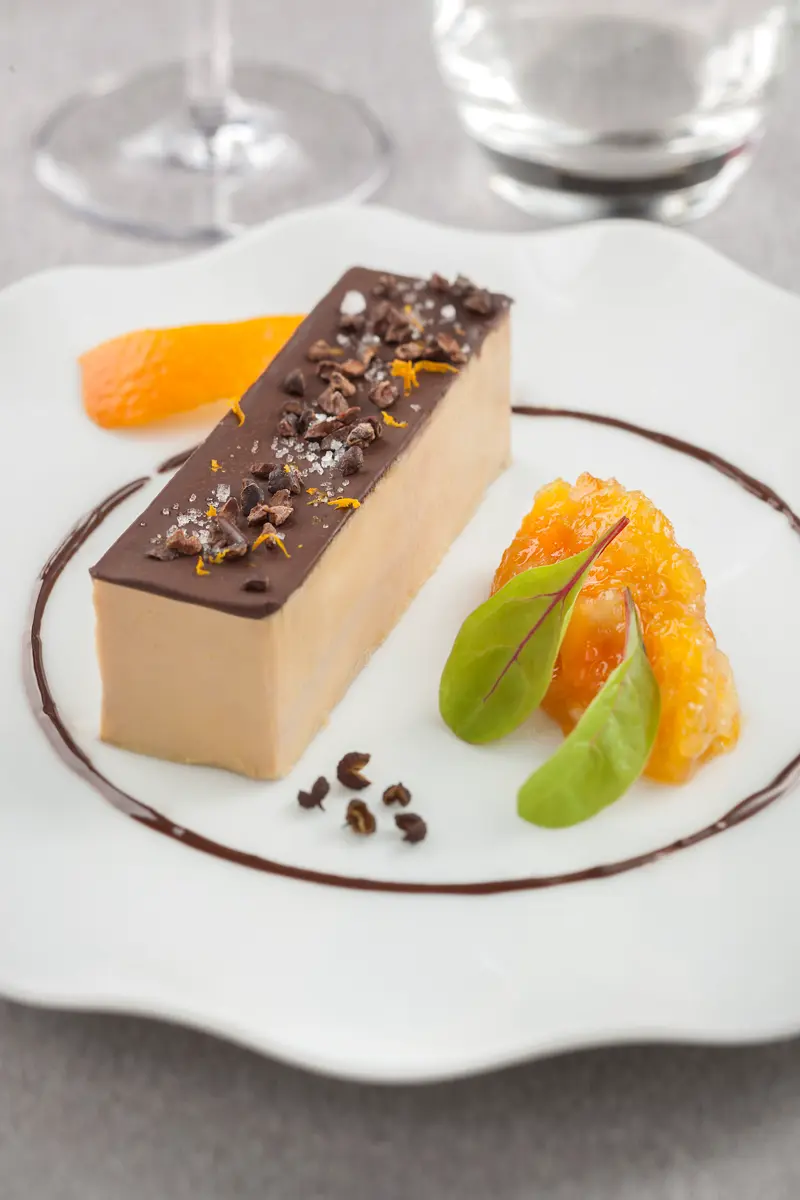 Foie gras de canard au chocolat et poivre Timut, marmelade de clémentines