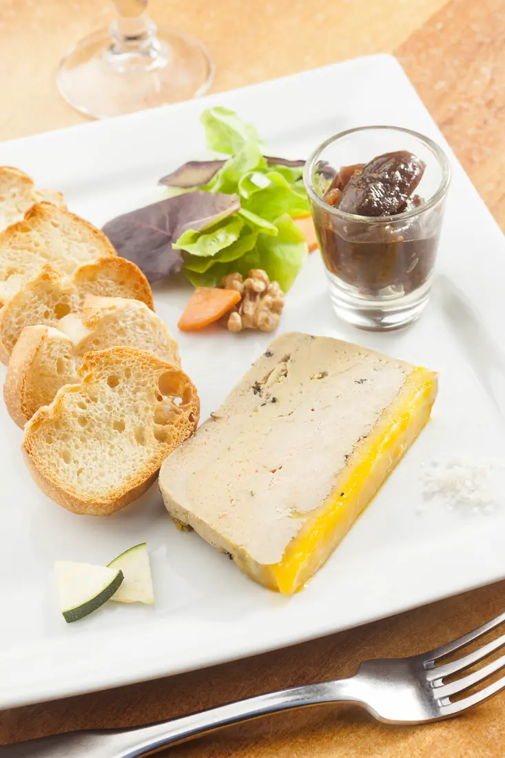 Terrine de foie gras de canard sauce aux figues